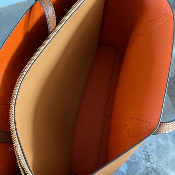 Tory Burch Small Perry Triple-Compartment Tote Bag - Picture 6 of 7